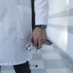 Pode o médico denunciar crimes?